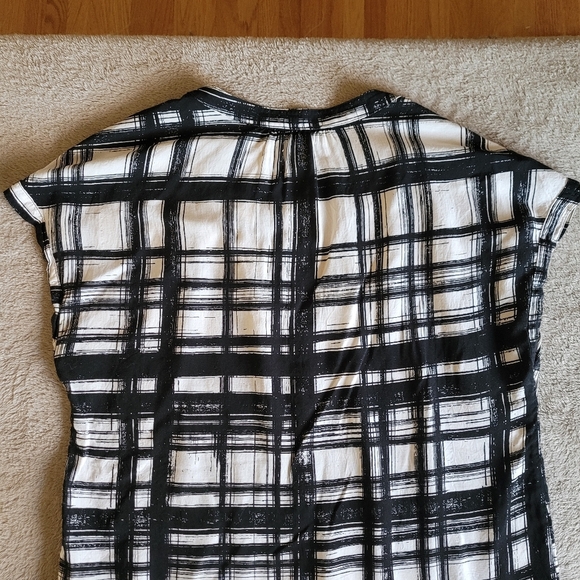 Velvet by Graham and Spencer cap sleeve blouse size medium - Picture 7 of 11